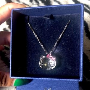❌SOLD❌Swarovski x Hello Kitty Head Necklace 🎀